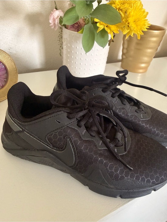 Nike Shoes - Nike Black women Athletic Sneakers